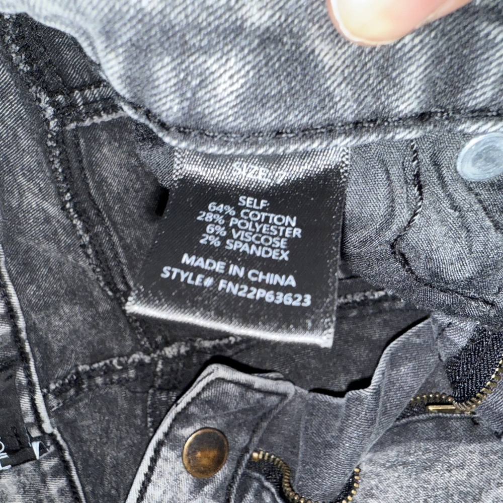 Fashion Nova Gray Acid-Wash Wide Leg Cargo Jeans - Picture 8 of 8